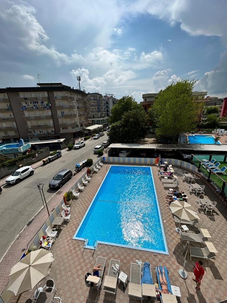 Hotel Garden Cesenatico Exterior foto